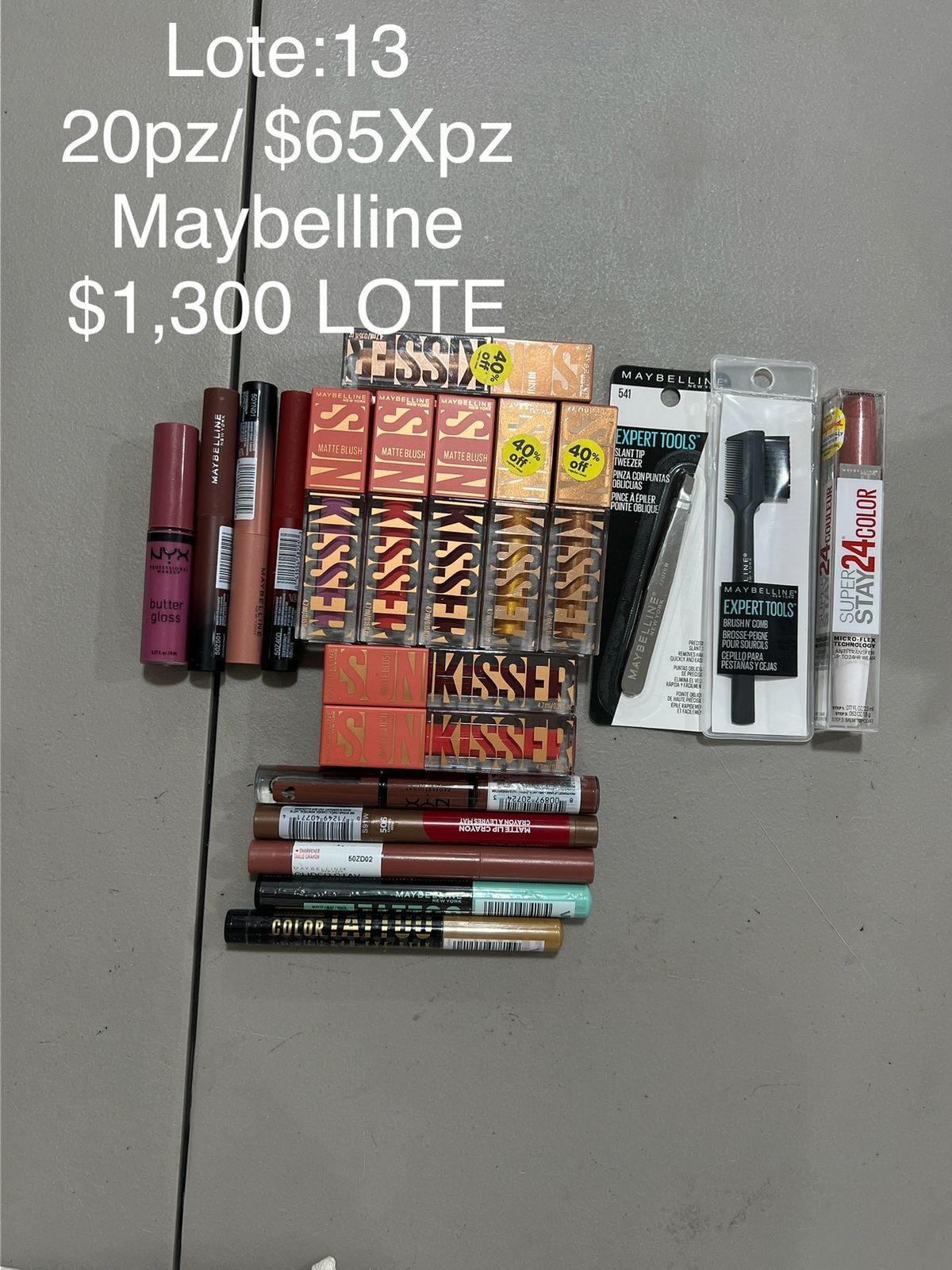 Lote #13 Maybelline – 20 Piezas de Maquillaje en Liquidación